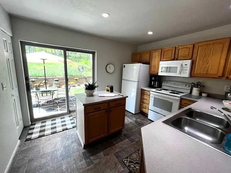 213 Kestrel — Photo 11