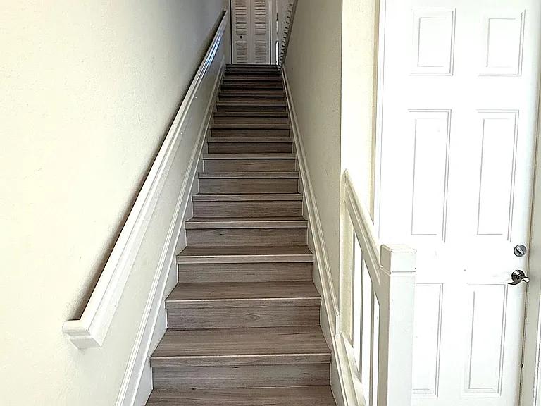 960 Millbrae Ct #4 — Photo 4