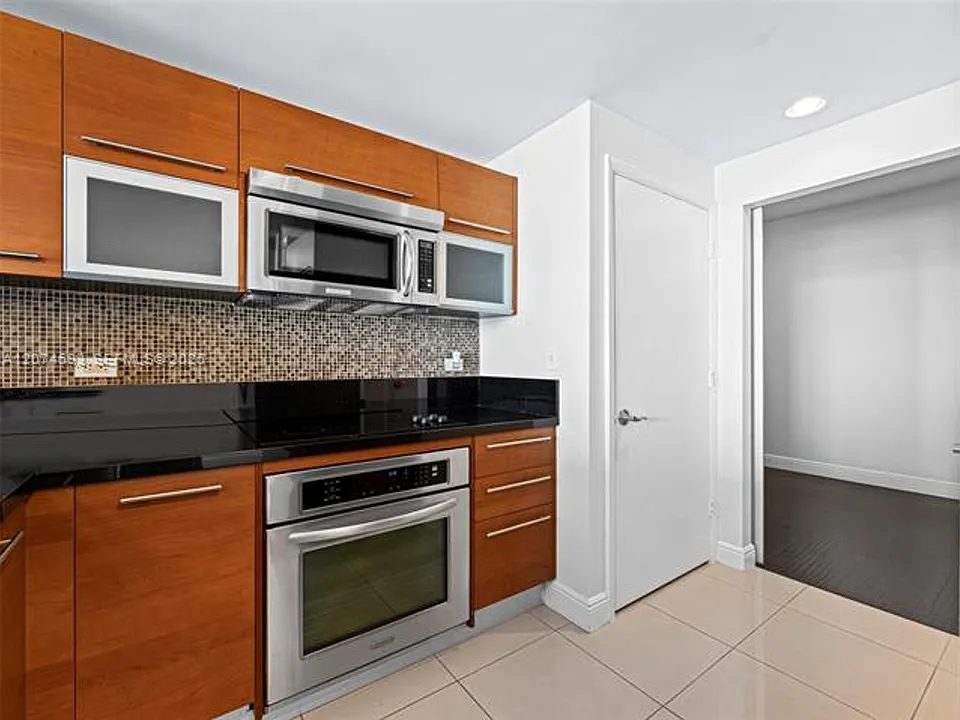 244 Biscayne Boulevard Mall #1803