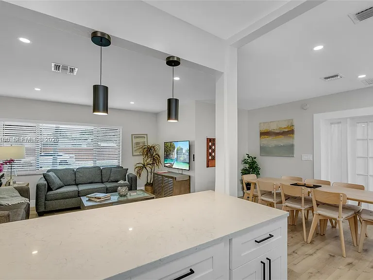 1204 NE 7th St — Photo 10