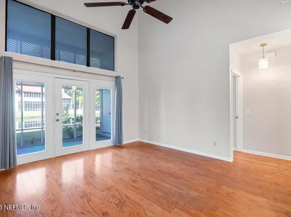 2001 WOOD HILL Drive, Jacksonville, FL 32256