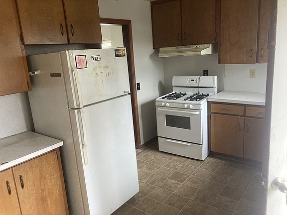 5th image of 910 Bell Dr