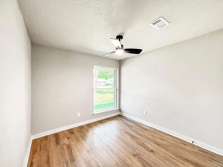 23207 Naples Dr — Photo 18
