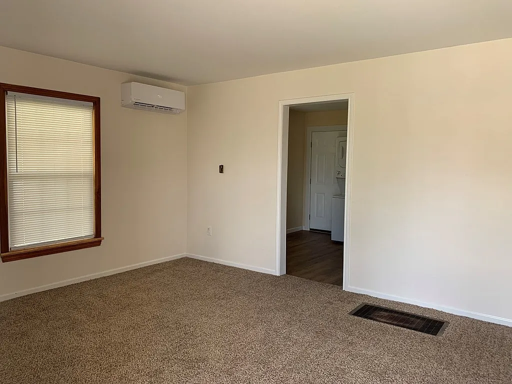 2 bed, 1.0 bath, 762 sqft, $1,500 — Photo 2
