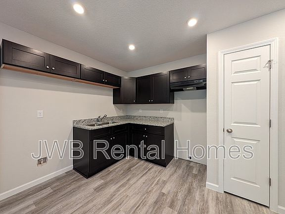 3rd image of 3015 Dignan St