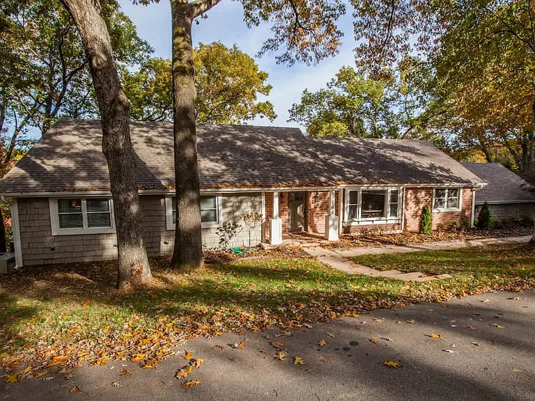 Almand Dr — Photo 4