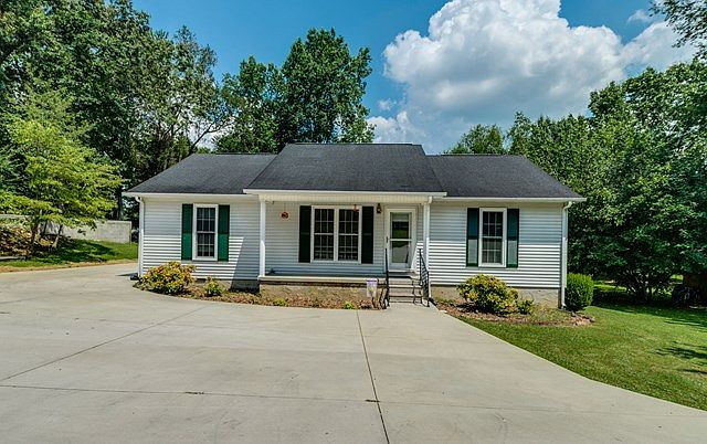 1st image of 2423 Oak Park Dr