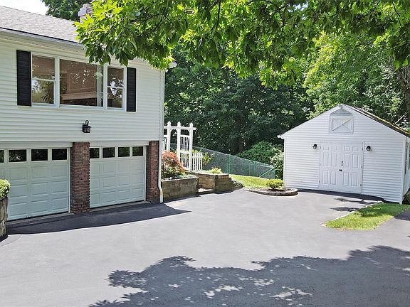 2nd image of 1625 Overhill Street