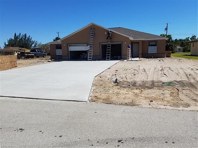 1st image of 208 SE 12th St