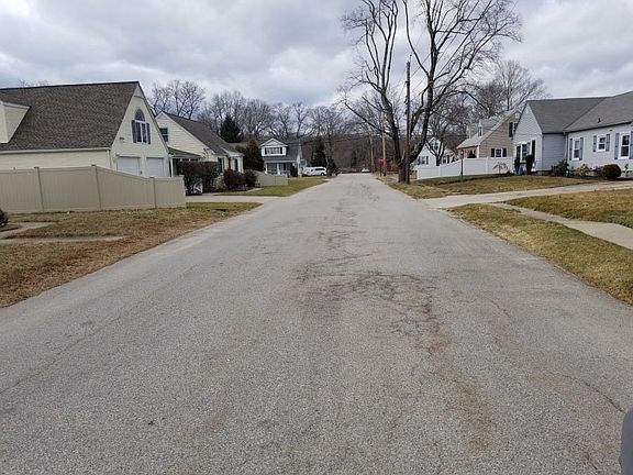 4th image of 10 Overhill Dr