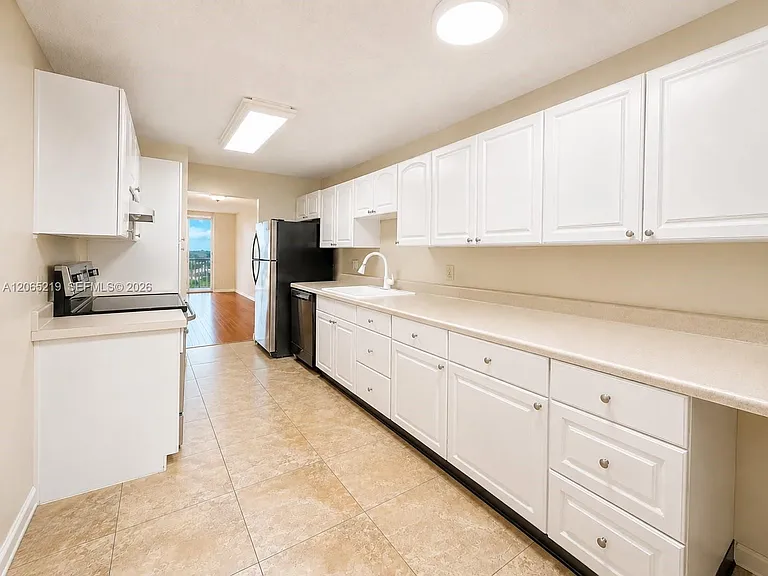 250 Jacaranda Dr #805 — Photo 2