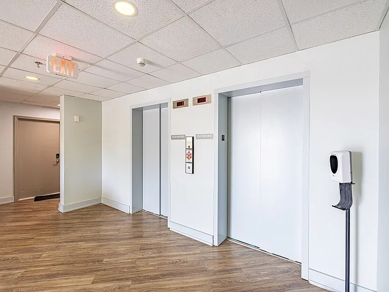 EMR Apartments — Photo 12