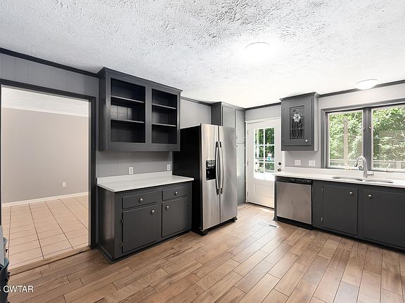 4th image of 300 Sherwood Pl