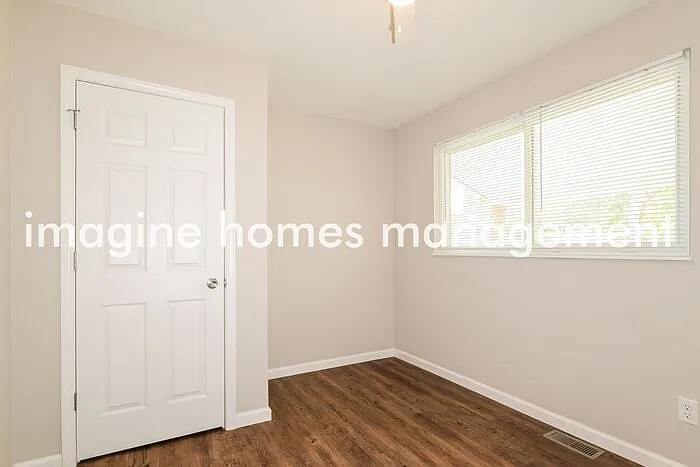 302 Clara St — Photo 11