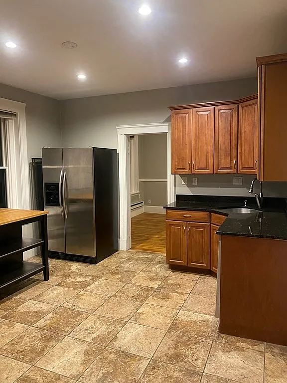 4 bed, 2.0 bath, 99999 sqft, $5,600 — Photo 2