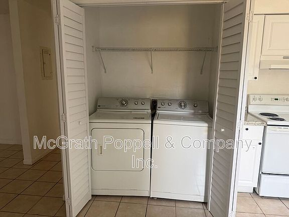 5th image of 3828 Lakeshore Dr APT B
