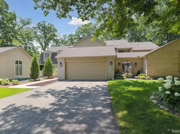 1105 Ivyglen Cir, Bloomfield Hills, MI 48304
