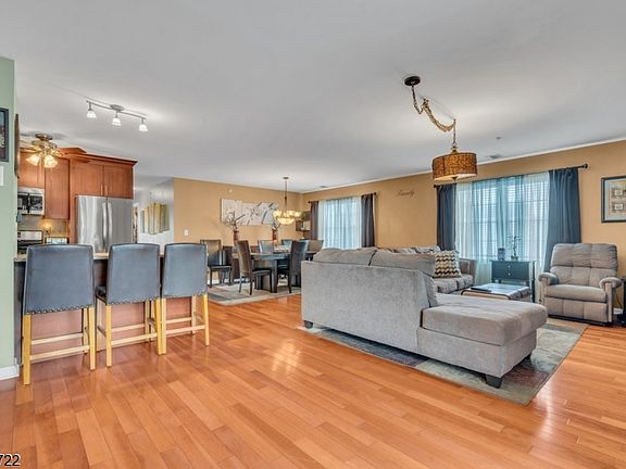 5th image of 555 Grant St Unit 209
