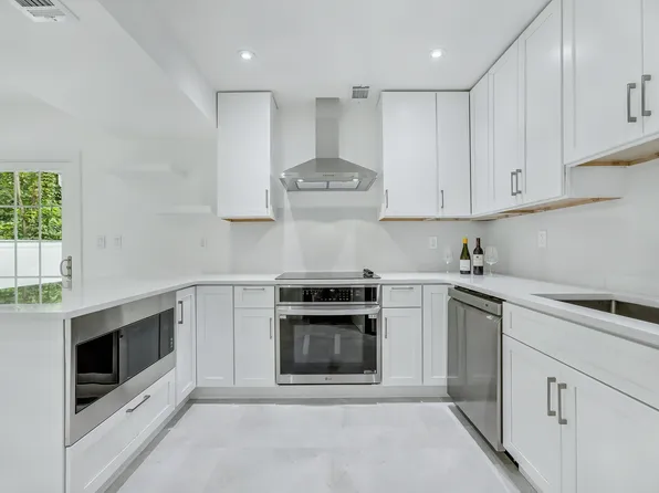 4330 Manhattan Avenue image 8 of 31