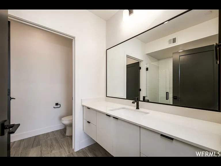 933 S Washington St #111 — Photo 8