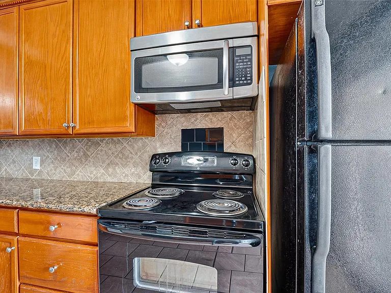 1220 Shadowdale Dr #6 — Photo 9