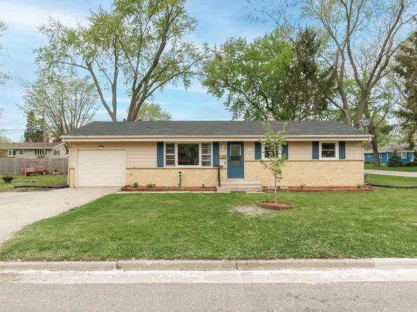 1102 Adrian BOULEVARD, Fort Atkinson, WI 53538