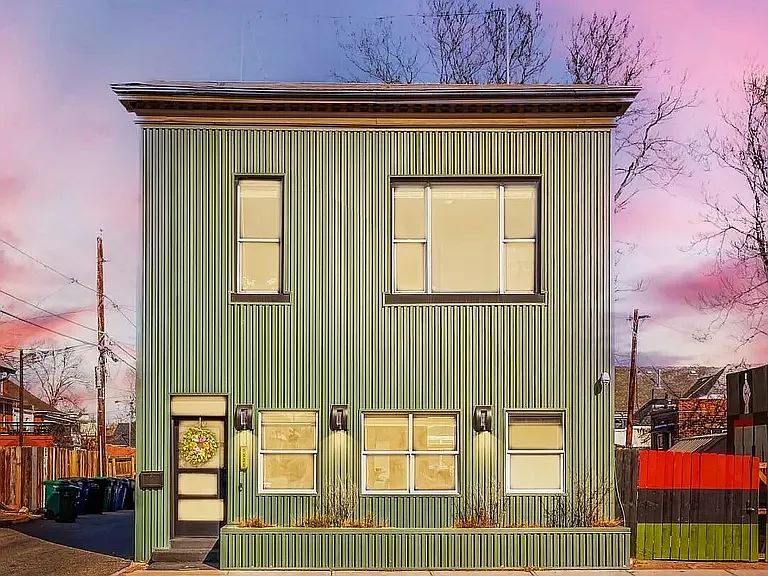 City living with rooftop 18x18 deck