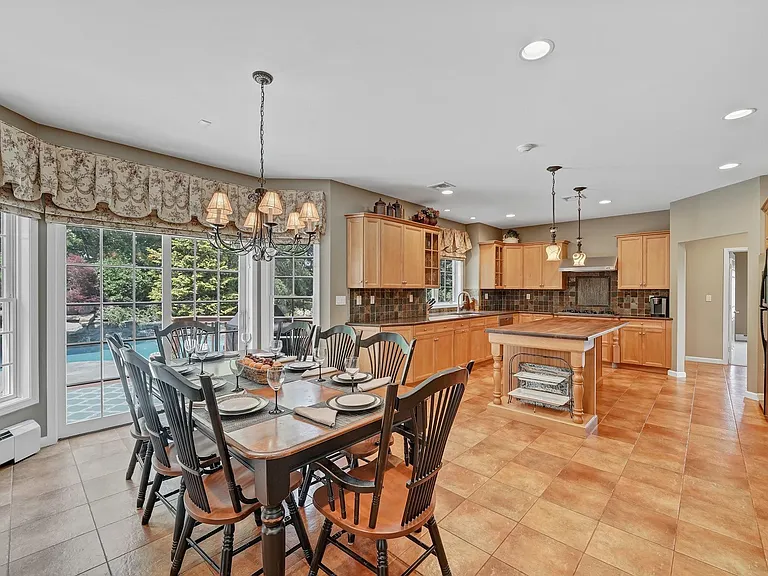 24 Charnwood Dr — Photo 10
