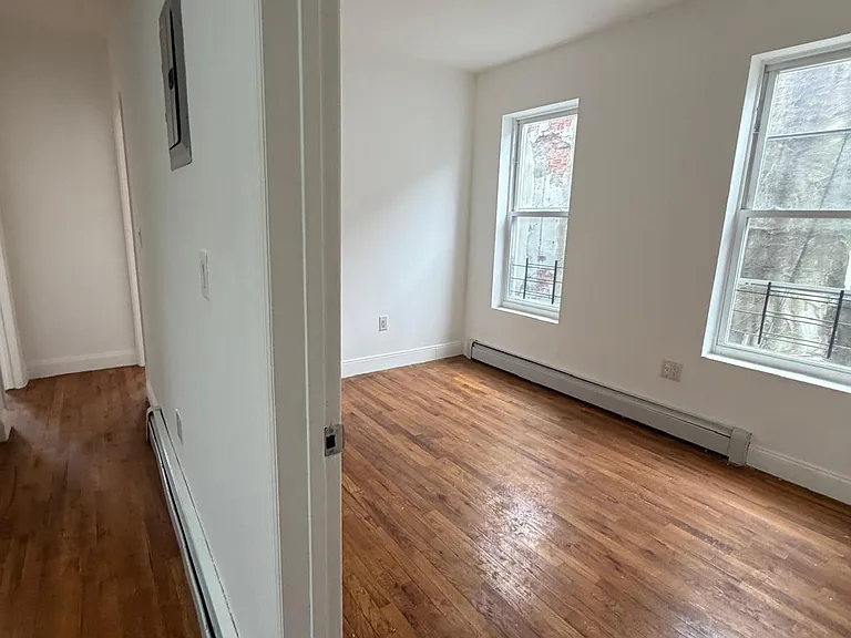 1379 Bronx River Ave #2R — Photo 4