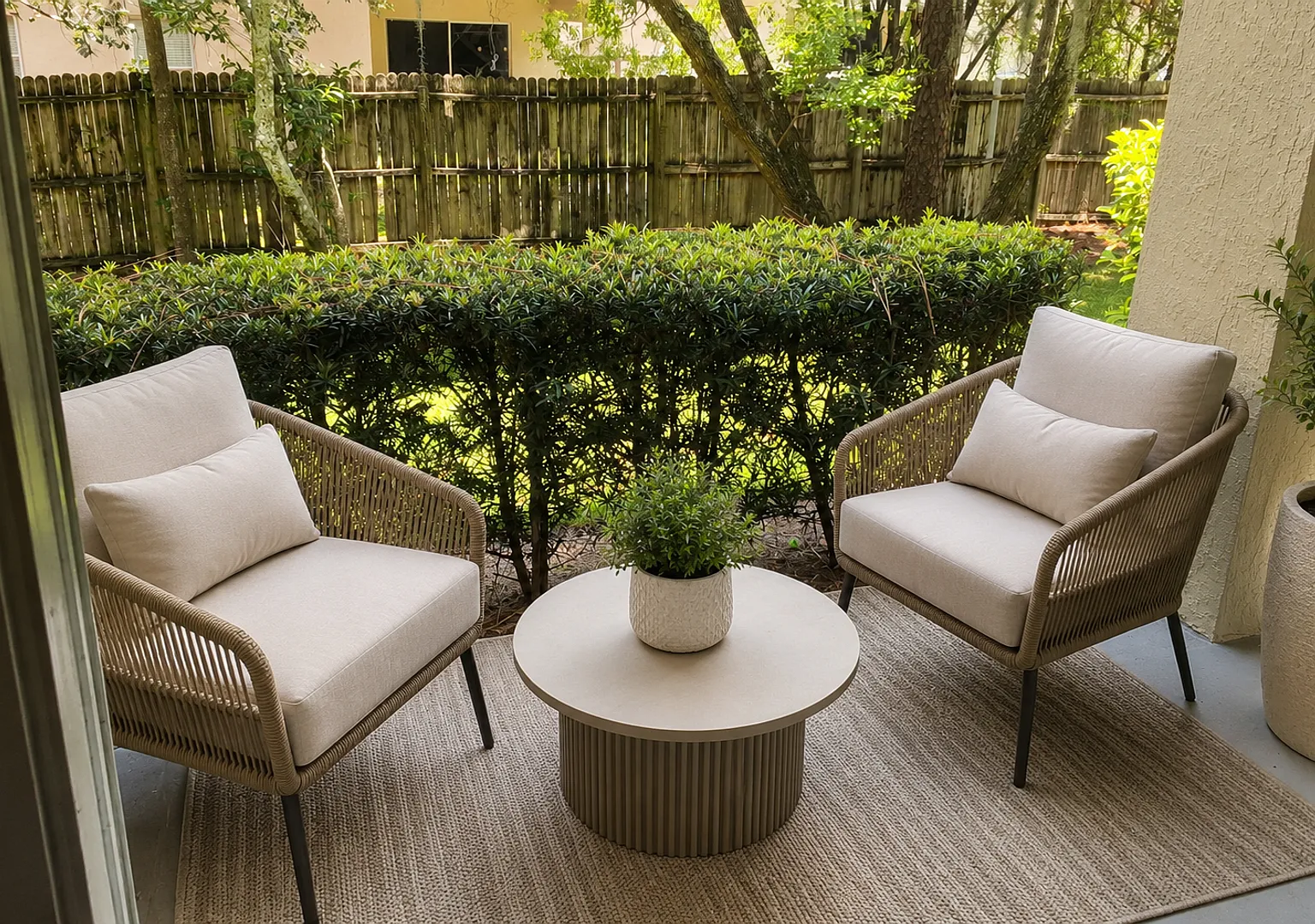 For Rent Beautiful 2/2 First Floor Condo at the Crest close to UCF and Valencia College — Photo 1