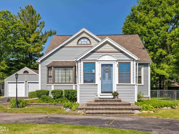 1610 Oakland St, Saint Clair, MI 48079