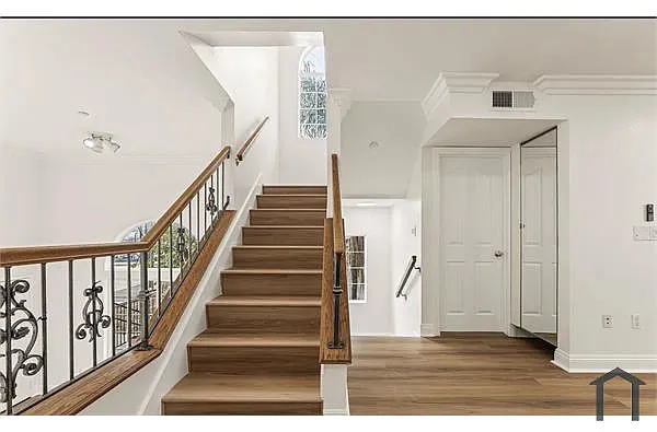 Building Photo - 11738 Valley View Ave #1