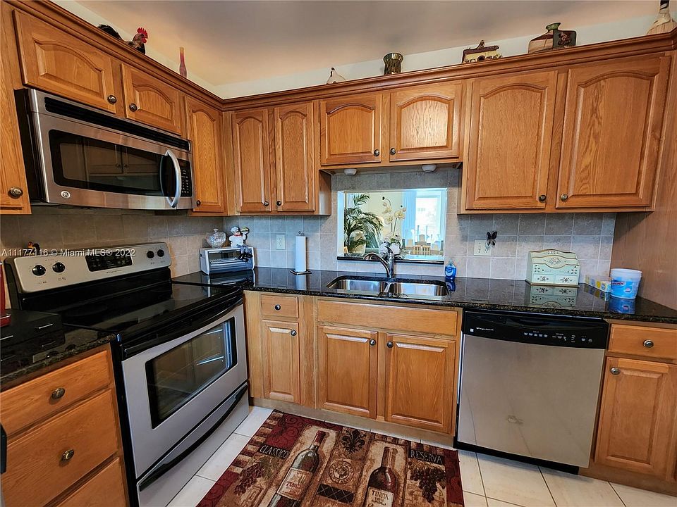 Meadowbrook Lakes Apartments Condominiums 1024 SE 4th Ave Dania FL