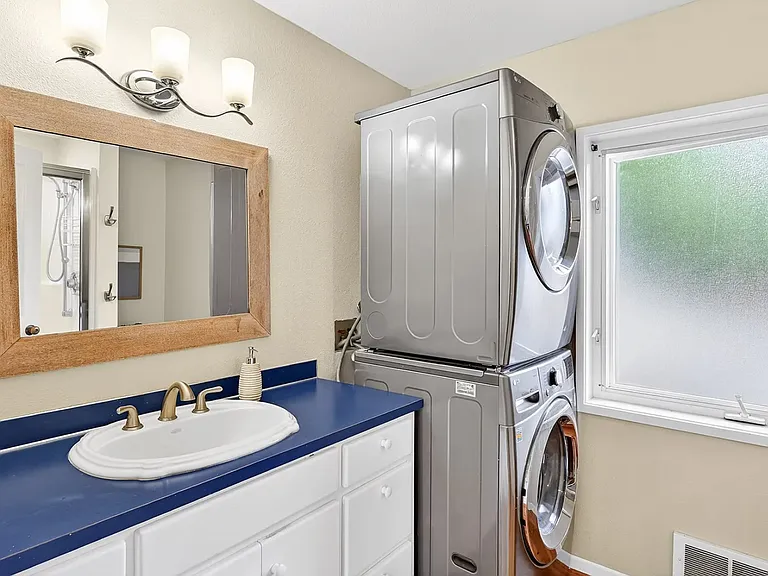 248 NW Ash St — Photo 7