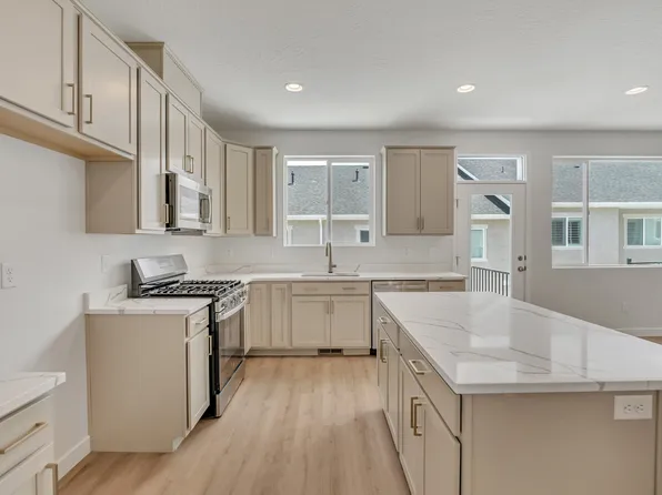 6811 S Survey Peak Ln #320, West Jordan, UT 84081