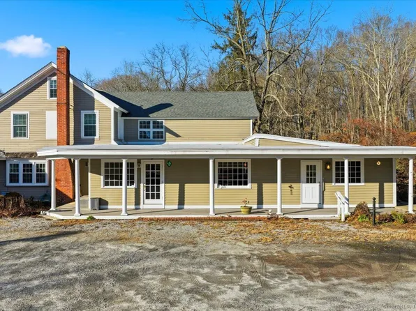 33 Deep River Road, Essex, CT 06409