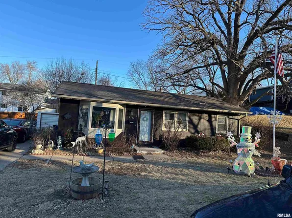 2544 Glenn St, Bettendorf, IA 52722
