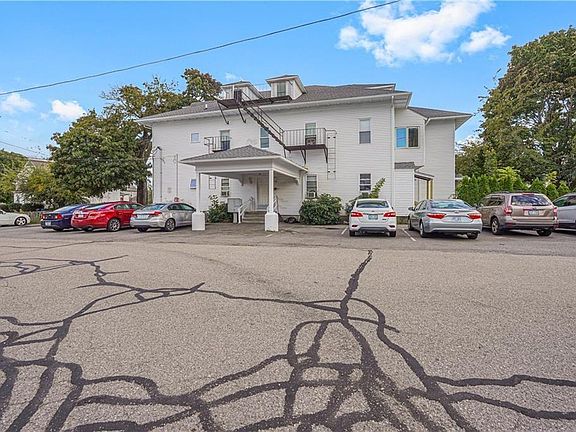 3rd image of 82 Pond St