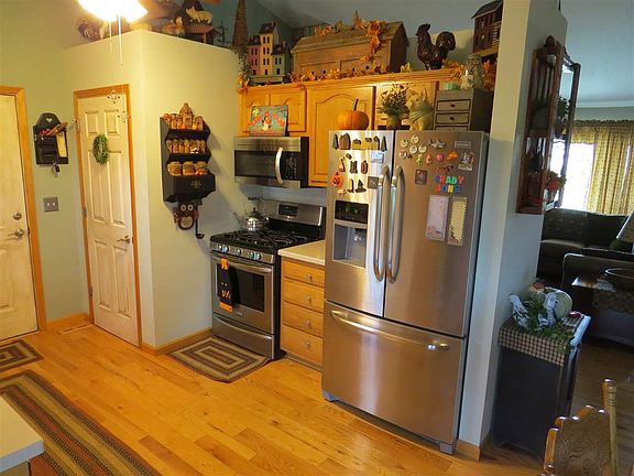 3rd image of 58738 Scarborough Ln