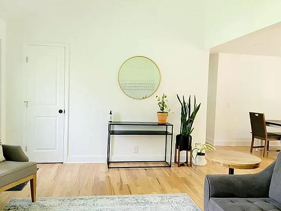 2nd image of 106 Robinhood Cir