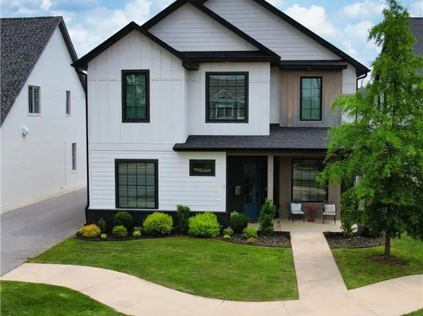 850 NW A St, Bentonville, AR 72712