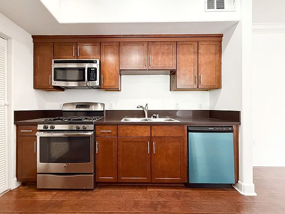 3rd image of 4112 Whitsett Ave Unit 103