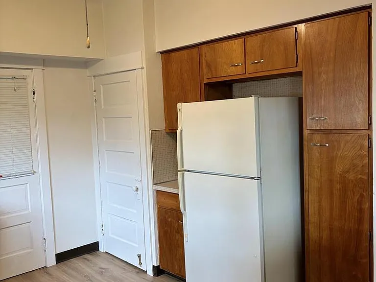 130 Poplar St — Photo 8