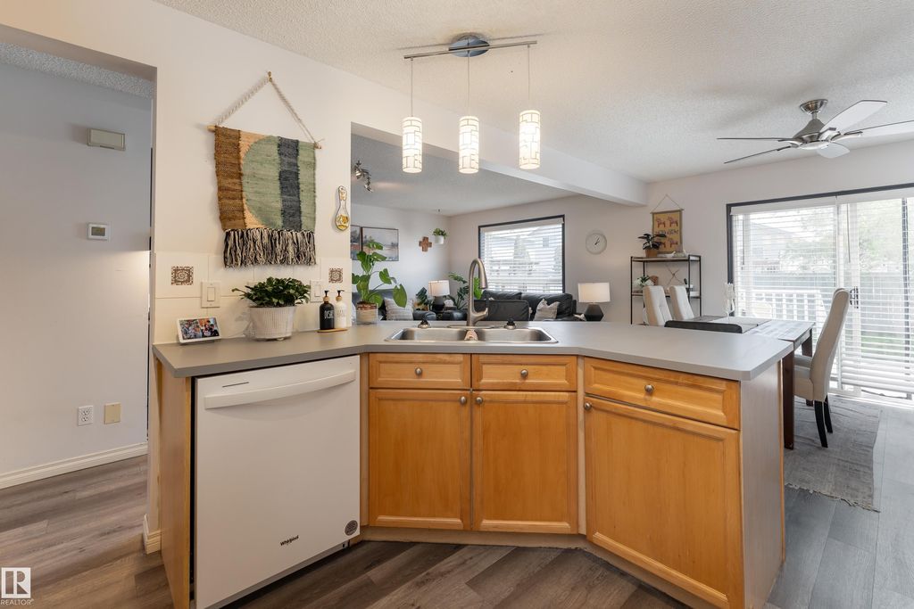 493 Klarvatten Lake Wynd NW, Edmonton, AB - More