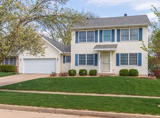 112 Lucern Dr, Bloomington, IL