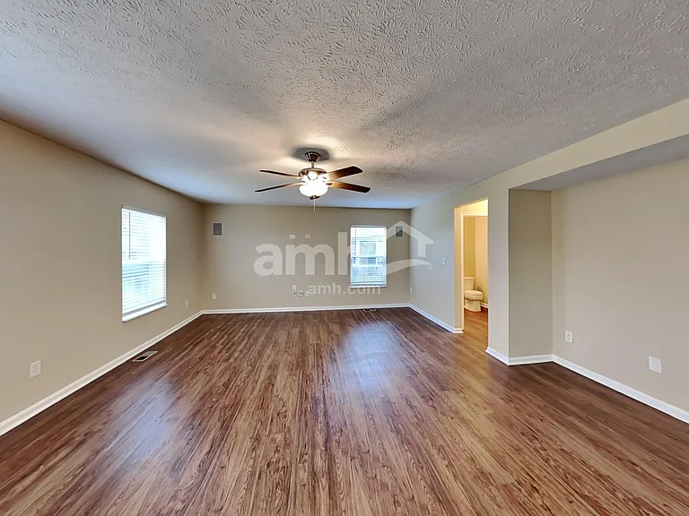 4024 Walnut Crossing Dr — Photo 6