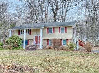 37 Walden Dr, Mountain Top, PA 18707