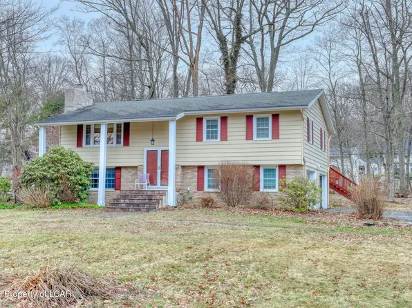 37 Walden Dr, Mountain Top, PA 18707