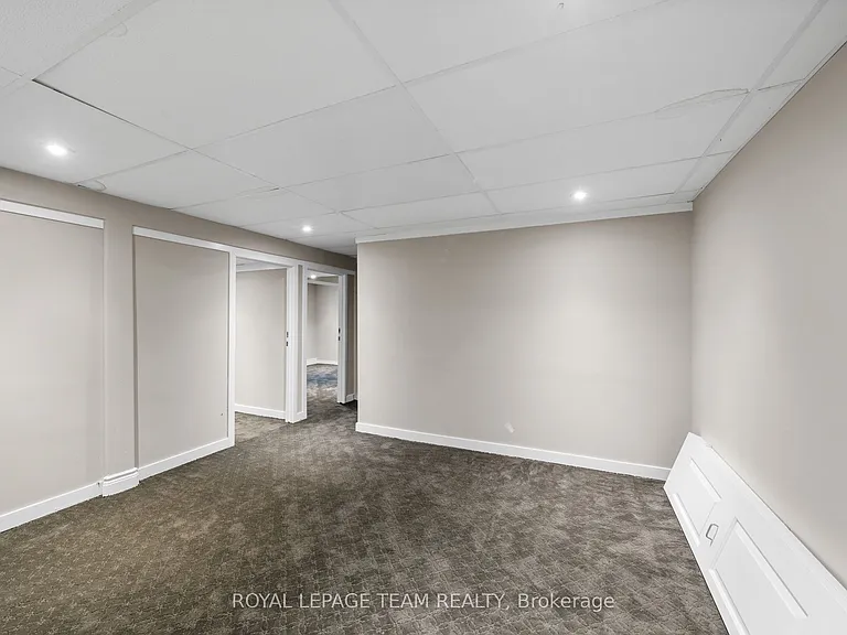 3162 Woodroffe Ave — Photo 33