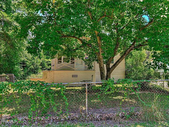 2nd image of 2806 Royal Street